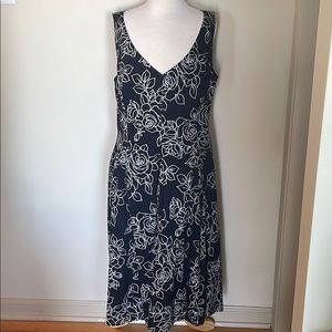 EUC Woman’s Size 8 Jones New York Signature Floral Black/White Sleeveless Dress